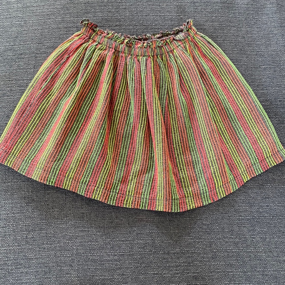 Kids peek skirt